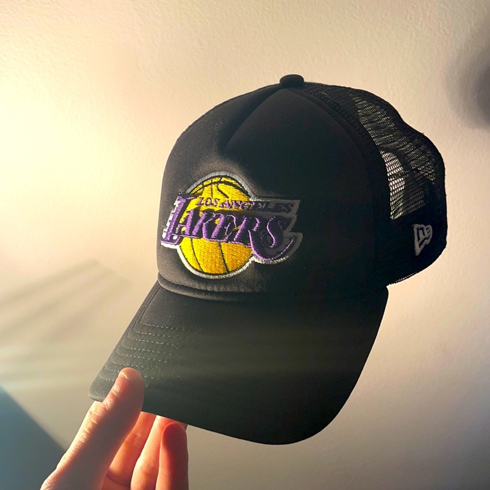 New Era Los Angeles Lakers SnapBack (Trucker Hat)